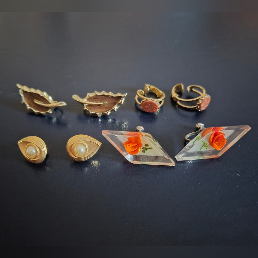 Vintage Clip On Earrings - Picture 5 of 5